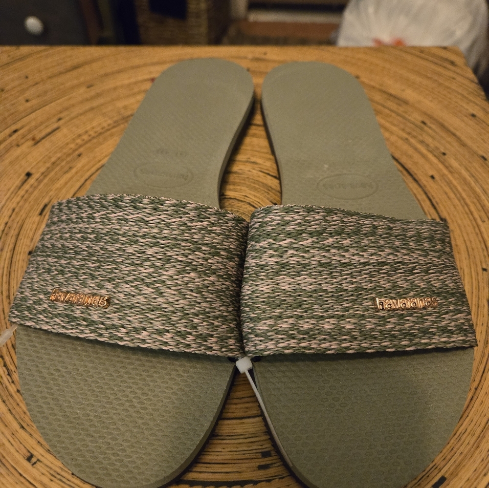 New Havaianas 11/12 green sandals